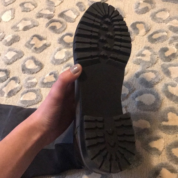 Size 8.5 Stuart Weitzman 5050 boot - gray - Picture 6 of 8